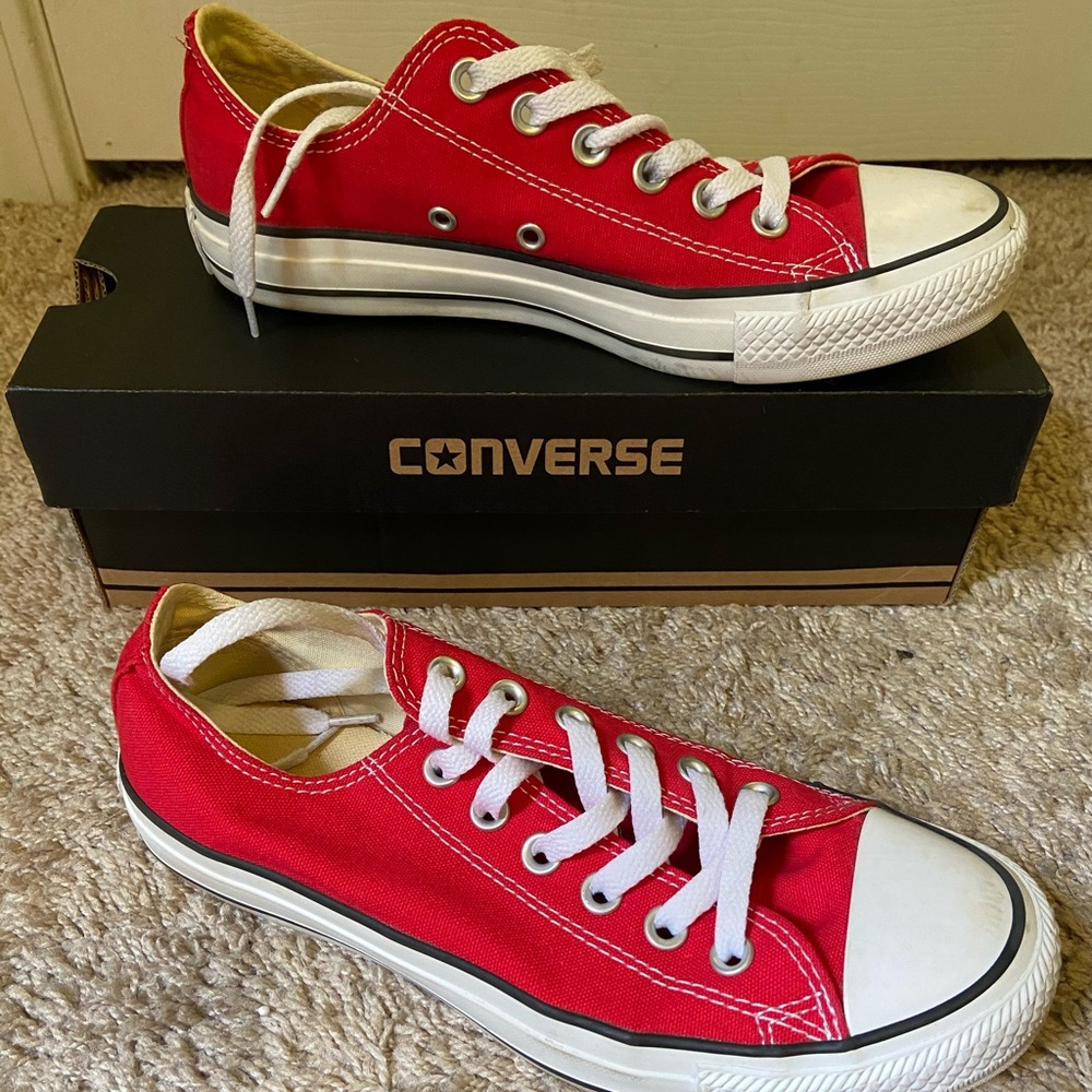 Red low top converse